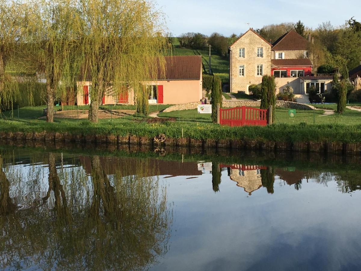 Calme Au Canal De Centre Dennevy Exterior foto